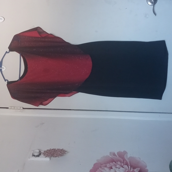 Black dress with red detail size xl - Picture 3 of 8